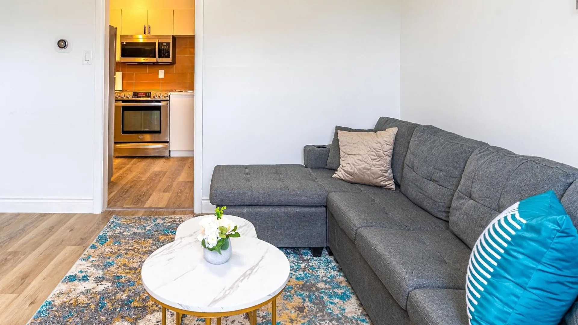 Homestay Beautiful Ottawa Home